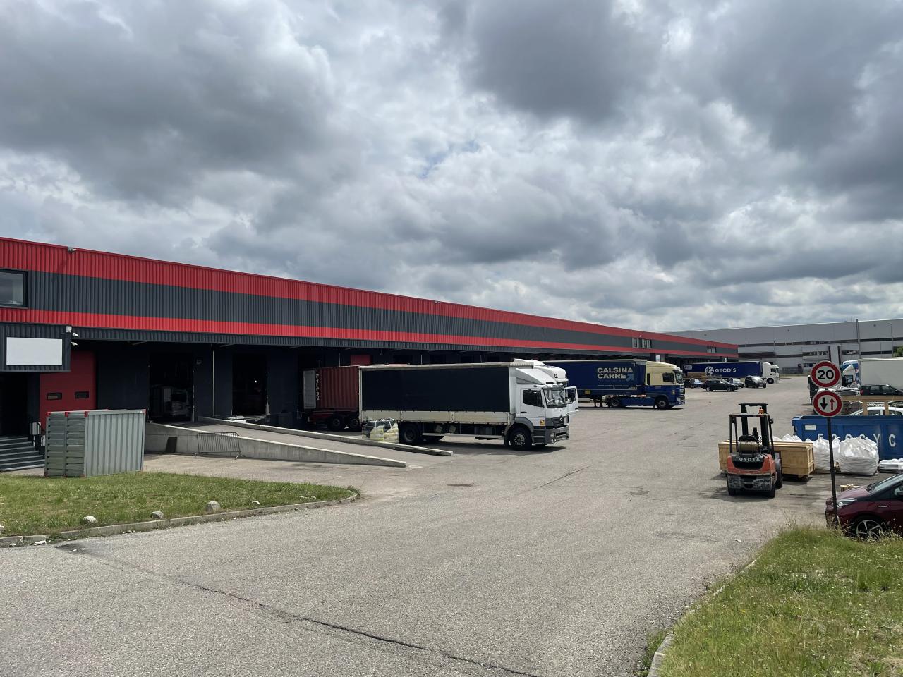 Local d'activité Saint-Quentin-Fallavier 2009m² Vente local d'activité Saint-Quentin-Fallavier Isère OVACT2313116 8